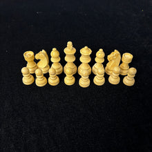 Chessnut Air/EVO wooden chess pieces king and queen close-up