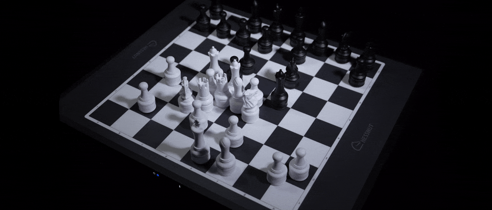 Chessnut Move automatic chessboard with plastic pieces